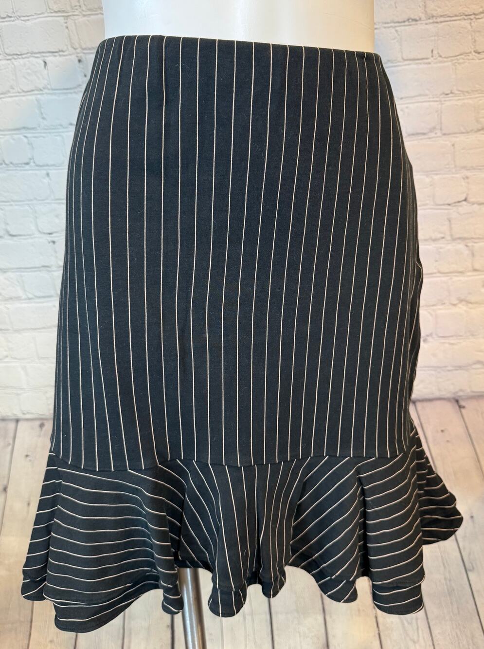 Chaps Black & Gold Striped Flounce Hem  Skirt - Size XL